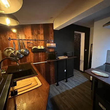 Apartment Room, Jacuzzi & Cinema House *