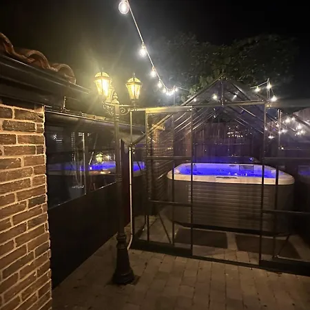 Room, Jacuzzi & Cinema House Apartment Merignac (Gironde)